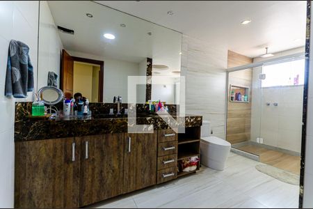 Banheiro da Suíte de casa à venda com 5 quartos, 450m² em Vital Brasil, Niterói
