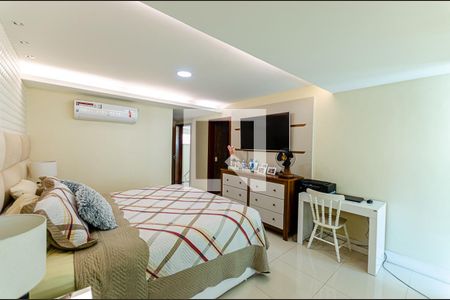 Suite de casa à venda com 5 quartos, 450m² em Vital Brasil, Niterói