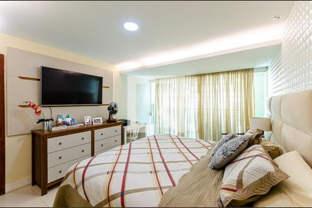 Suite de casa à venda com 5 quartos, 450m² em Vital Brasil, Niterói