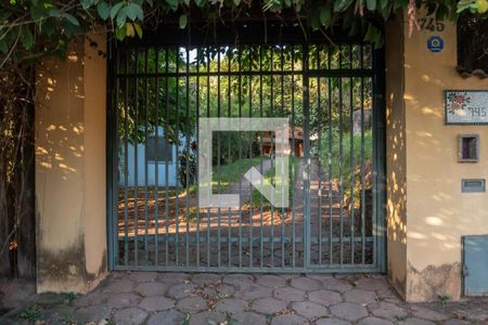 Casa para alugar com 4424m², 3 quartos e 8 vagas Casa para alugar com 4424m², 3 quartos e 8 vagasFachada