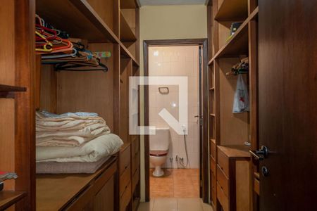 Casa para alugar com 4424m², 3 quartos e 8 vagas Casa para alugar com 4424m², 3 quartos e 8 vagasCloset Suite