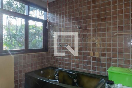 Casa para alugar com 4424m², 3 quartos e 8 vagas Casa para alugar com 4424m², 3 quartos e 8 vagasBanheiro Master