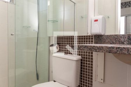 Banheiro da Suíte de apartamento para alugar com 2 quartos, 64m² em Santa Luzia, Uberlândia