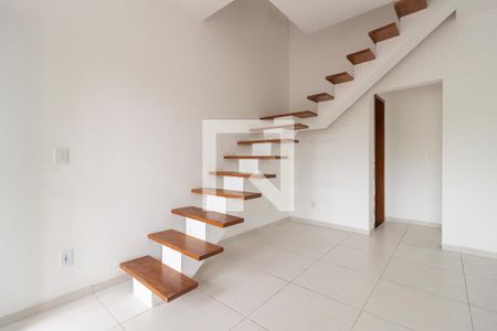 Escada de casa para alugar com 2 quartos, 90m² em Campo Grande, Rio de Janeiro