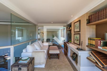 Sala íntima de casa de condomínio à venda com 4 quartos, 450m² em Alphaville, Santana de Parnaíba