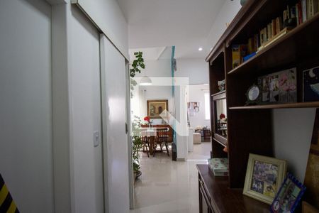 Sala de casa de condomínio à venda com 3 quartos, 130m² em Vargem Pequena, Rio de Janeiro