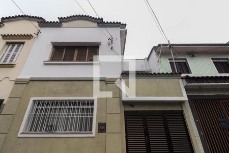 Casa à venda com 215m², 3 quartos e 3 vagasFachada