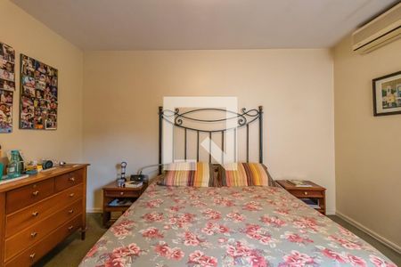 Casa de condomínio à venda com 330m², 4 quartos e 4 vagas Casa de condomínio à venda com 330m², 4 quartos e 4 vagasSuíte 2