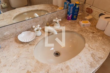 Casa de condomínio à venda com 330m², 4 quartos e 4 vagas Casa de condomínio à venda com 330m², 4 quartos e 4 vagasDetalhe do Banheiro da Suíte 1