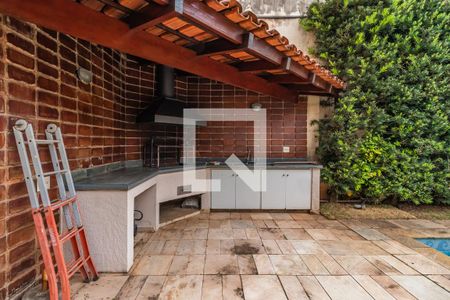 Casa de condomínio à venda com 330m², 4 quartos e 4 vagas Casa de condomínio à venda com 330m², 4 quartos e 4 vagasQuintal