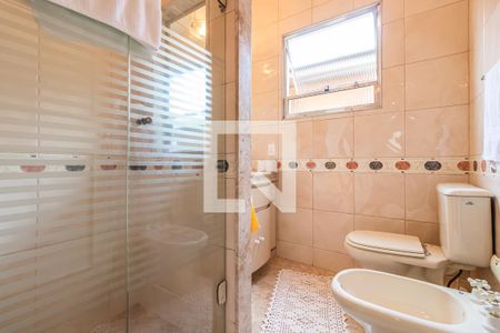 Casa de condomínio à venda com 330m², 4 quartos e 4 vagas Casa de condomínio à venda com 330m², 4 quartos e 4 vagasBanheiro da Suíte 1