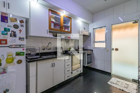 Casa de condomínio à venda com 330m², 4 quartos e 4 vagas Casa de condomínio à venda com 330m², 4 quartos e 4 vagasCozinha