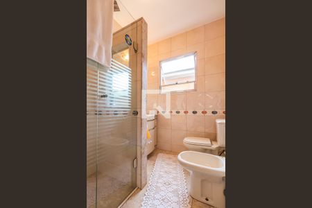 Casa de condomínio à venda com 330m², 4 quartos e 4 vagas Casa de condomínio à venda com 330m², 4 quartos e 4 vagasBanheiro da Suíte 1