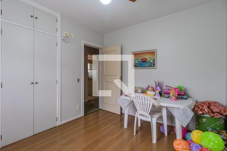 Casa de condomínio à venda com 330m², 4 quartos e 4 vagas Casa de condomínio à venda com 330m², 4 quartos e 4 vagasQuarto 2