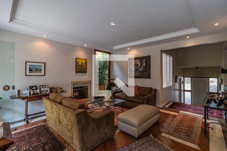 Casa de condomínio à venda com 330m², 4 quartos e 4 vagasSala