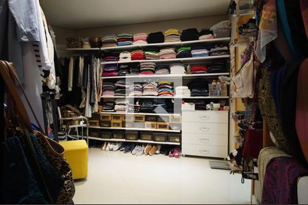 Quarto Suíte -Master -Closet 1 de casa à venda com 3 quartos, 500m² em Três Figueiras, Porto Alegre