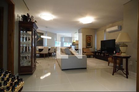 Sala de casa à venda com 3 quartos, 500m² em Três Figueiras, Porto Alegre