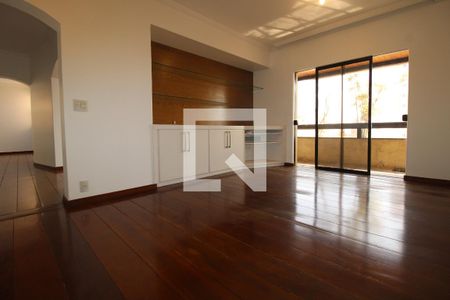 Sala de TV de apartamento à venda com 4 quartos, 273m² em Cambuí, Campinas