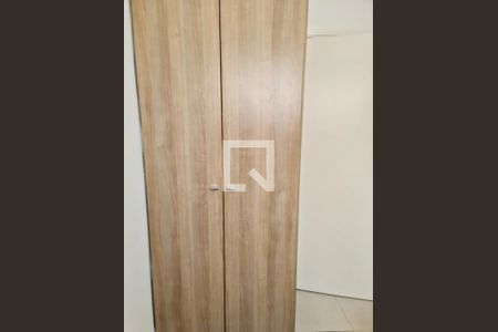 Casa à venda com 200m², 4 quartos e 3 vagas Casa à venda com 200m², 4 quartos e 3 vagasLavabo