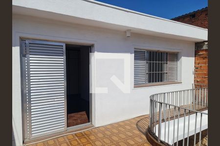 Casa à venda com 200m², 4 quartos e 3 vagas Casa à venda com 200m², 4 quartos e 3 vagasQuarto 3 Varanda