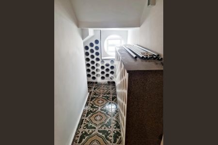 Sala /Adega de casa para alugar com 4 quartos, 200m² em Vila Augusta, Guarulhos