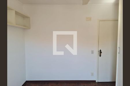 Quarto 2 Localizado no 1 andar de casa à venda com 4 quartos, 200m² em Vila Augusta, Guarulhos