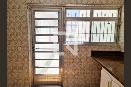 Casa à venda com 200m², 4 quartos e 3 vagas Casa à venda com 200m², 4 quartos e 3 vagasCozinha / Porta acesso para o Quintal