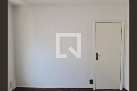 Casa à venda com 200m², 4 quartos e 3 vagas Casa à venda com 200m², 4 quartos e 3 vagasQuarto 4 / Porta acesso a area de Serviço