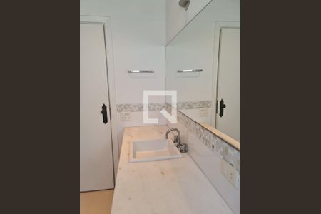 Casa à venda com 200m², 4 quartos e 3 vagas Casa à venda com 200m², 4 quartos e 3 vagasBanheiro social 01