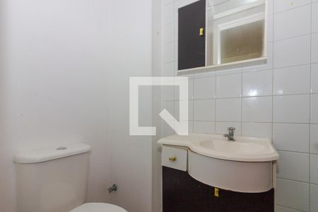 Banheiro de apartamento à venda com 2 quartos, 40m² em Rubem Berta, Porto Alegre