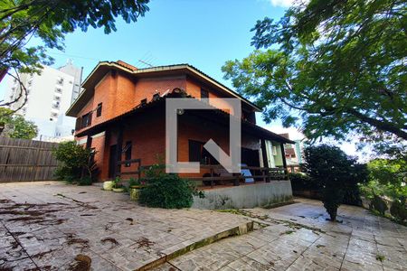 Casa para alugar com 145m², 3 quartos e 3 vagas Casa para alugar com 145m², 3 quartos e 3 vagasFachada