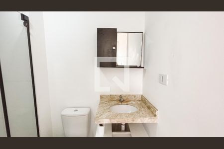 Banheiro de kitnet/studio para alugar com 1 quarto, 25m² em Santana, São Paulo