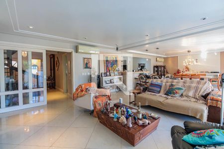 Sala  de casa de condomínio à venda com 5 quartos, 375m² em Jardim Carvalho, Porto Alegre
