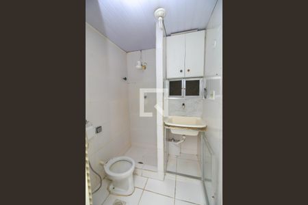 Banheiro de kitnet/studio para alugar com 1 quarto, 30m² em Catete, Rio de Janeiro
