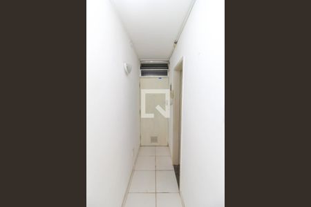 Corredor de kitnet/studio para alugar com 1 quarto, 30m² em Catete, Rio de Janeiro