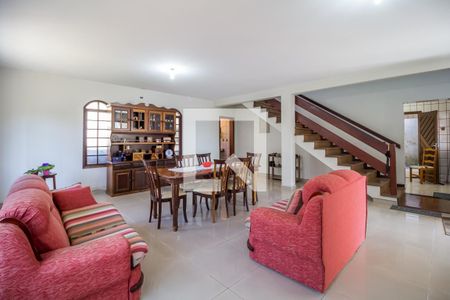 Sala de Estar de casa para alugar com 3 quartos, 225m² em Vila Lavinia, Mogi das Cruzes
