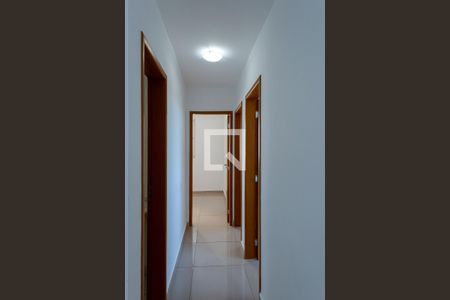 Corredor de apartamento para alugar com 3 quartos, 75m² em Planalto, Belo Horizonte