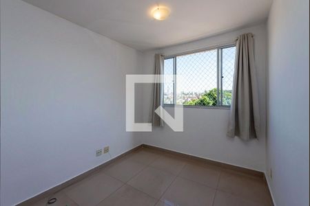 Sala de apartamento para alugar com 3 quartos, 75m² em Planalto, Belo Horizonte