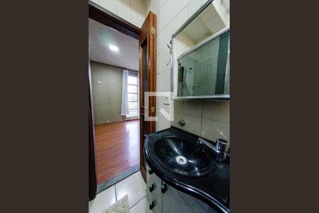 Banheiro da suíte de apartamento para alugar com 3 quartos, 84m² em Palmeiras, Belo Horizonte