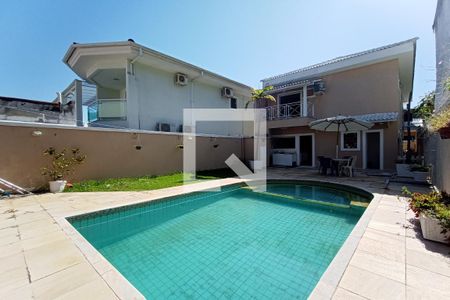 Piscina de casa de condomínio à venda com 4 quartos, 320m² em Jacarepaguá, Rio de Janeiro