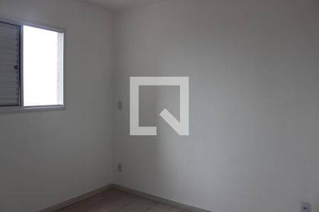 Quarto 2 de apartamento para alugar com 2 quartos, 45m² em Vila Carmosina, São Paulo