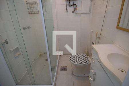 Banheiro de kitnet/studio para alugar com 1 quarto, 18m² em Copacabana, Rio de Janeiro