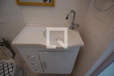 Banheiro de kitnet/studio para alugar com 1 quarto, 18m² em Copacabana, Rio de Janeiro