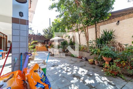 Casa à venda com 385m², 5 quartos e 2 vagas Casa à venda com 385m², 5 quartos e 2 vagasQuintal