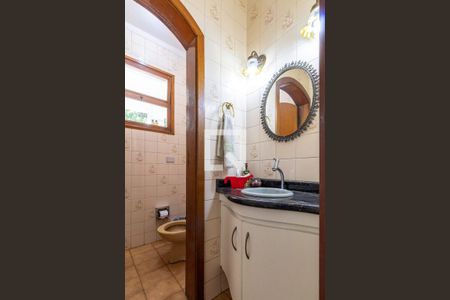 Casa à venda com 385m², 5 quartos e 2 vagas Casa à venda com 385m², 5 quartos e 2 vagasLavabo