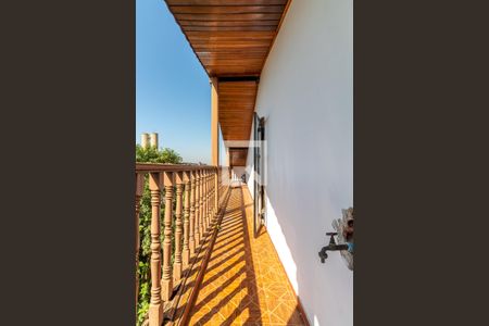 Casa à venda com 385m², 5 quartos e 2 vagas Casa à venda com 385m², 5 quartos e 2 vagasVaranda do Sótão