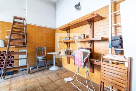 Casa à venda com 385m², 5 quartos e 2 vagas Casa à venda com 385m², 5 quartos e 2 vagasChurrasqueira