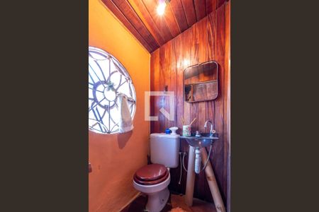 Casa à venda com 385m², 5 quartos e 2 vagas Casa à venda com 385m², 5 quartos e 2 vagasBanheiro do Sótão