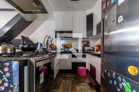 Casa à venda com 385m², 5 quartos e 2 vagas Casa à venda com 385m², 5 quartos e 2 vagasCasa Secundária