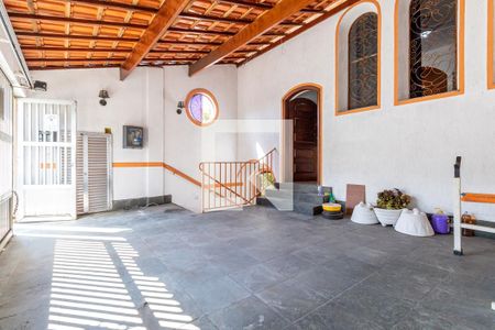 Casa à venda com 385m², 5 quartos e 2 vagas Casa à venda com 385m², 5 quartos e 2 vagasGaragem